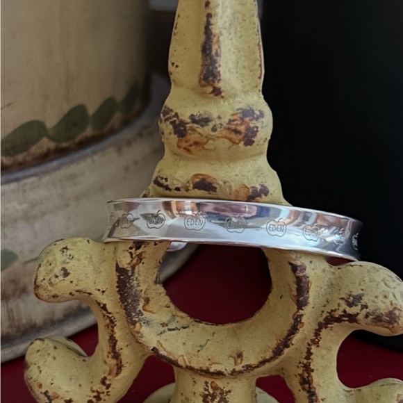 Rare Eden Hand Arts Apple Logo Cape Cod Cuff Bracelet HTF - Picture 2 of 9